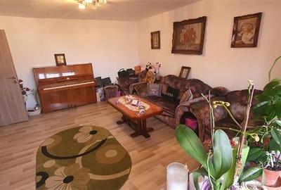 Apartament cu 3 camere decomandat în Lunei