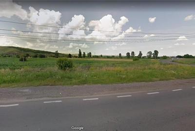 Teren de 3400 mp, în Cornești