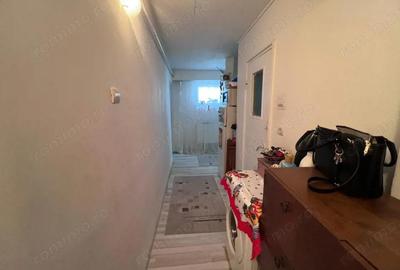 Apartament cu 2 camere decomandat în Micro 15 - 16