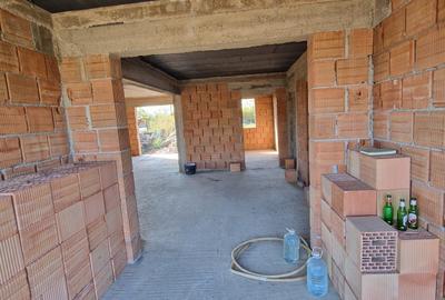 Se vinde casa la rosu, sat  Malaiesti jud. Prahova , pret 72000 euro negociabil - 4