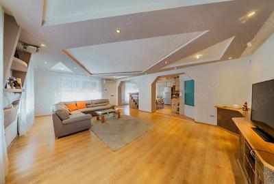 Casă cu Teren 392 Mp în Alfa - 10