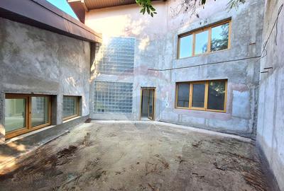 Casa / Vila la gri aproape gata sa devina acasa ! - 1