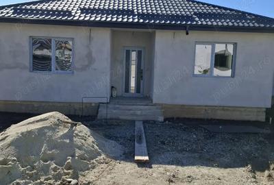 Casa de vanzare construc?ie 2024 pe teren de 500 mp.3 dormitoare 2 bai living incalzire pardoseala t - 9