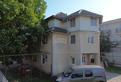 Casă cu 7 camere cu Teren 700 Mp în Hotvon - 4