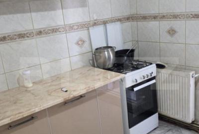 Apartament cu 3 camere decomandat în Micro 8