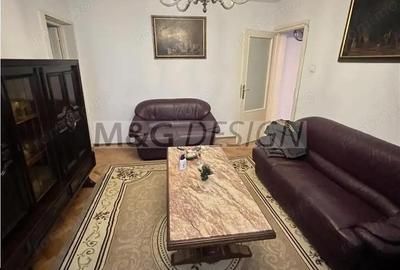 Apartament cu 4 camere semidecomandat în Central - 1