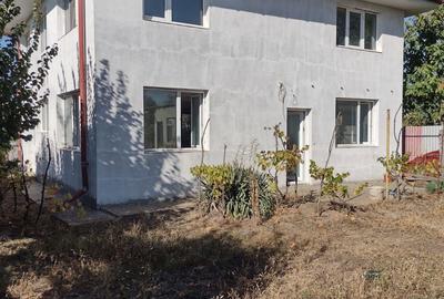 Casă cu 6 camere în Costi - 4