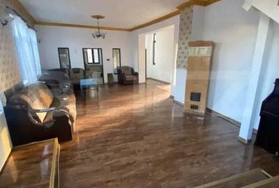 Casă cu 10 camere cu Teren 414 Mp în Cetate - 2