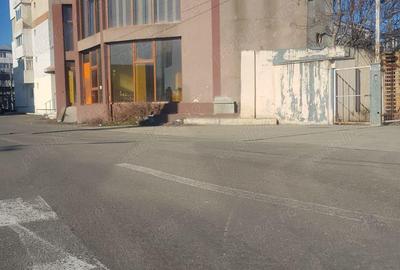 Spațiu comercial, de 280 mp, în Central - 3