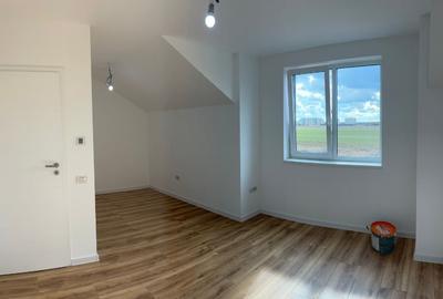 Duplex cu 4 camere cu Canalizare în Moșnița Nouă - 1