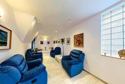 Casă cu 9 camere cu Teren 324 Mp în Central