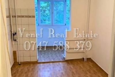 Apartament cu 3 camere decomandat în Teiul Doamnei