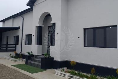 Casă individuală cu 2 camere în Central
