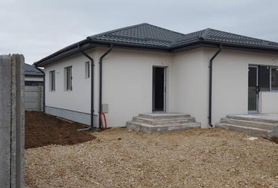 Casă cu 4 camere în Clinceni