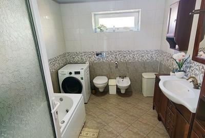 Casă cu 7 camere cu Teren 650 Mp în Central - 3