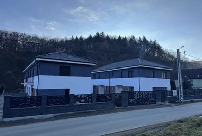 Casă cu 4 camere cu Teren 171 Mp în Tăuți