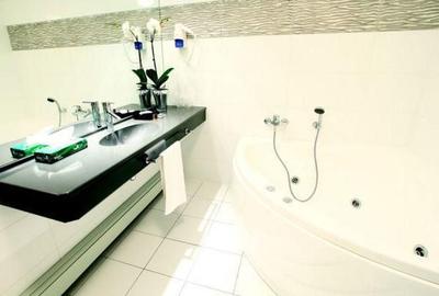 Hotel 4 stele Catedrala Neamului - 3