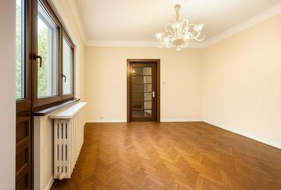 Refugiu interbelic cu 3 camere - 90 mp utili - Curte interioara - 2