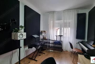 Apartament cu 3 camere decomandat în Central - 2
