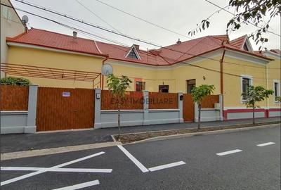 Casă individuală cu 4 camere în Central