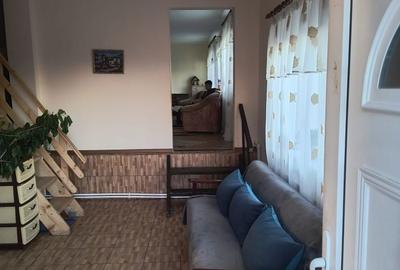 Casă cu 4 camere cu Teren 400 Mp în Central