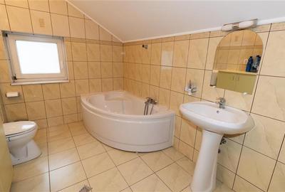 Duplex cu 8 camere cu Canalizare în Exterior Est - 30