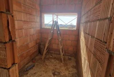 Casă cu 4 camere cu Teren 750 Mp în Cătălina - 3