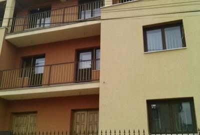 Casa 6 camere - cazare 14+10 persoane, Nord - 14
