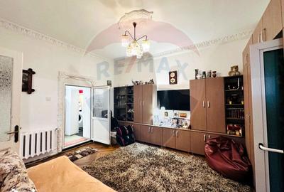 Casă cu 4 camere cu Teren 178 Mp în 13 Septembrie - 9