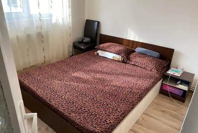 Vand apartament 2 camere decomandat