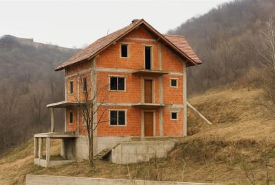 Casa P+1+M | teren 1581mp | sat Podu Dambovitei - Dambovicioara - 2