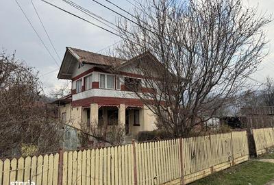 Casă cu 4 camere cu Teren 141 Mp în Măneciu - 1