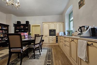 Apartament deosebit cu 3 camere str. Castelului - Comision 0% - 10