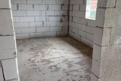 Casă cu Teren 800 Mp în Slobozia (Roznov) - 3