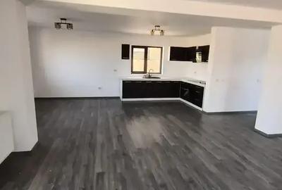 Casă cu 4 camere cu Canalizare în Afumați - 4