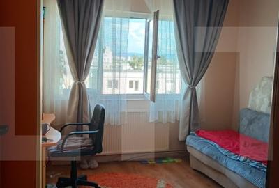 Apartament de vanzare, cu 3 camere, decomandat, 65 mp, cartierul Ciucului - 3