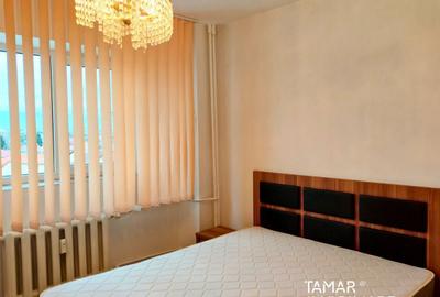 Apartament cu 3 camere în Intim