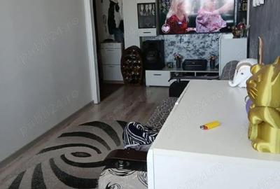 Apartament cu 3 camere semidecomandat în Domnești - 1