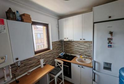 Apartament 2 camere decomandat, partial mobilat, 6-7 min metrou - 9