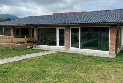 Casă nouă 2023, 2 dormitoare, 70 mp utili pe 239 mp teren – lângă Bran - 1