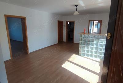 Casă cu 6 camere în Central - 1