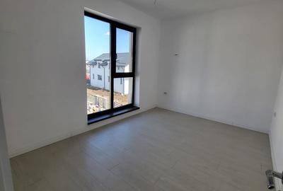 Casă cu 5 camere cu Teren 270 Mp în Central