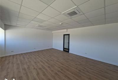 Spațiu comercial, de 1,440 mp, în Central - 8