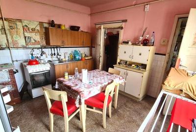 Casă cu 2 camere cu Teren 884 Mp în Pârneava