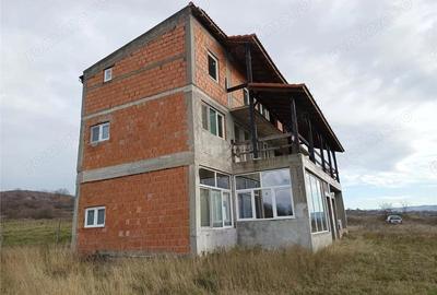 DUPLEX P+1+M CU TERASE | TEREN TOTAL 2.306 MP in MOLDOVA NOUA - 2