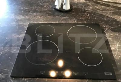 Casă cu 8 camere cu Teren 1038 Mp în Central