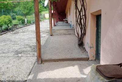Casă cu 5 camere cu Teren 2037 Mp în Chirpăr