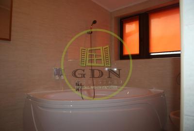 Hotel/Pensiune, de 305 mp, în Piața - 17