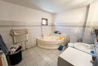 Casă cu 9 camere cu Teren 855 Mp în Trivale - 2