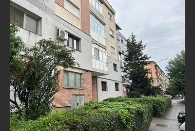 Apartament 3 camere, decomandat – Str. 22 Decembrie 1989 - 8